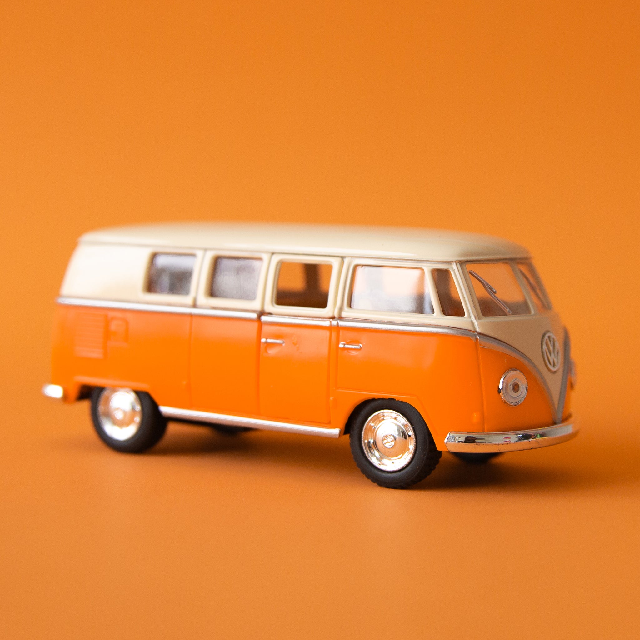 Classic Volkswagen Bus – Pigment