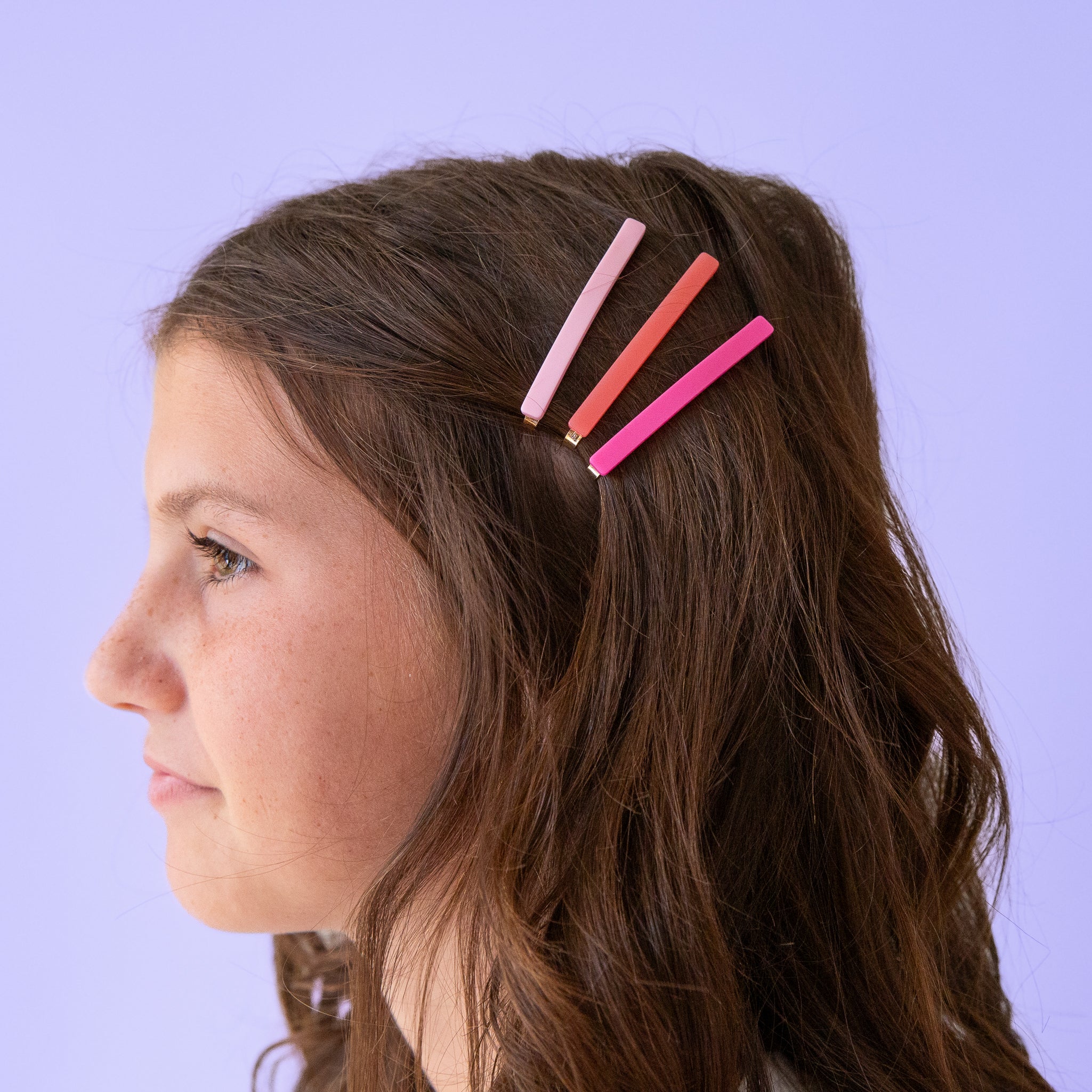A set of 6 straight bobby pin clips in pink and orange.