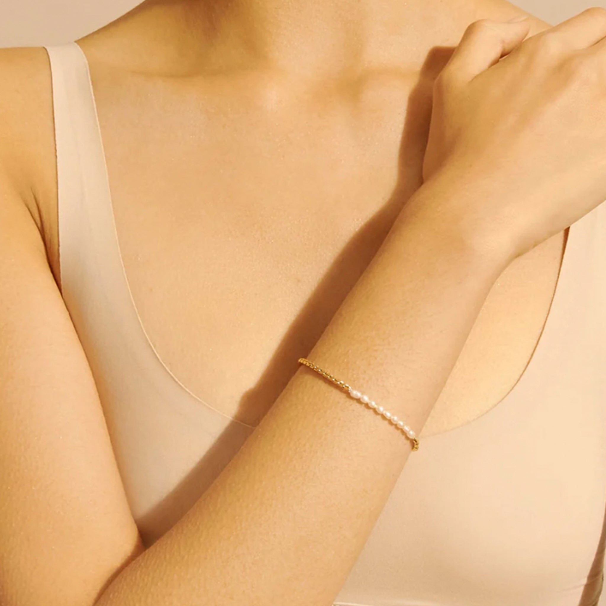 A gold and pearl bracelet. 