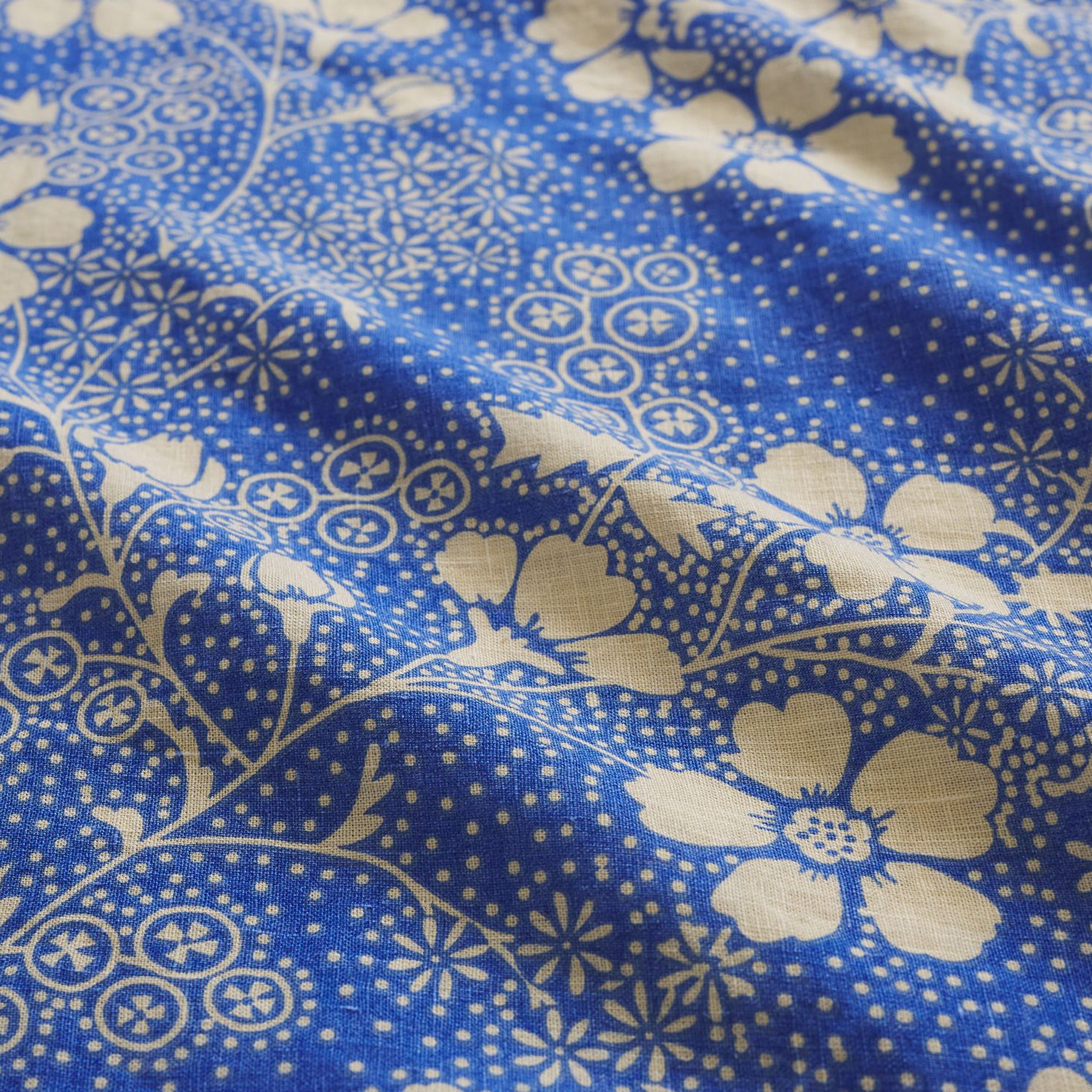 A blue and white floral print duvet / quilt cover. 