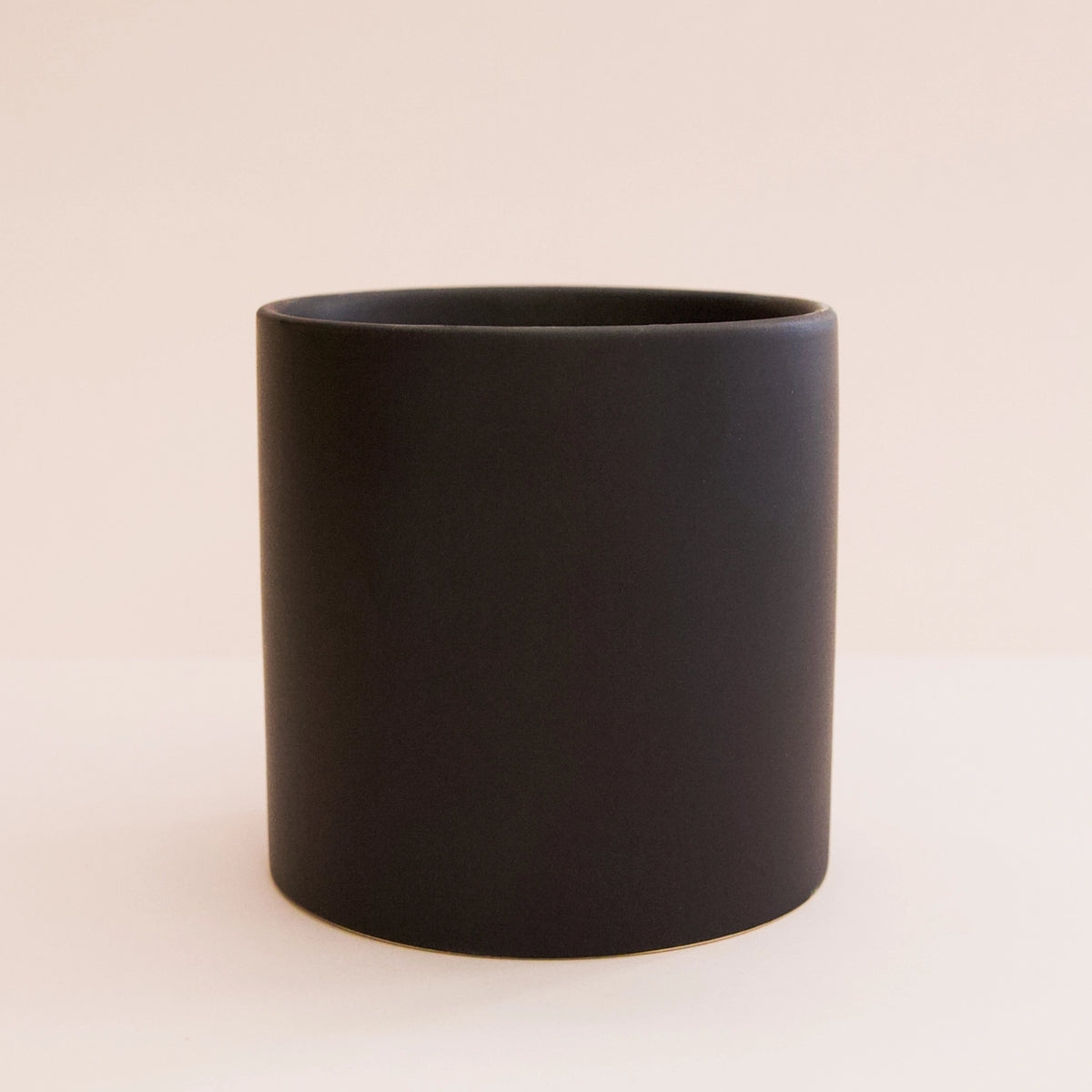 Matte Black Circle Planter – Pigment