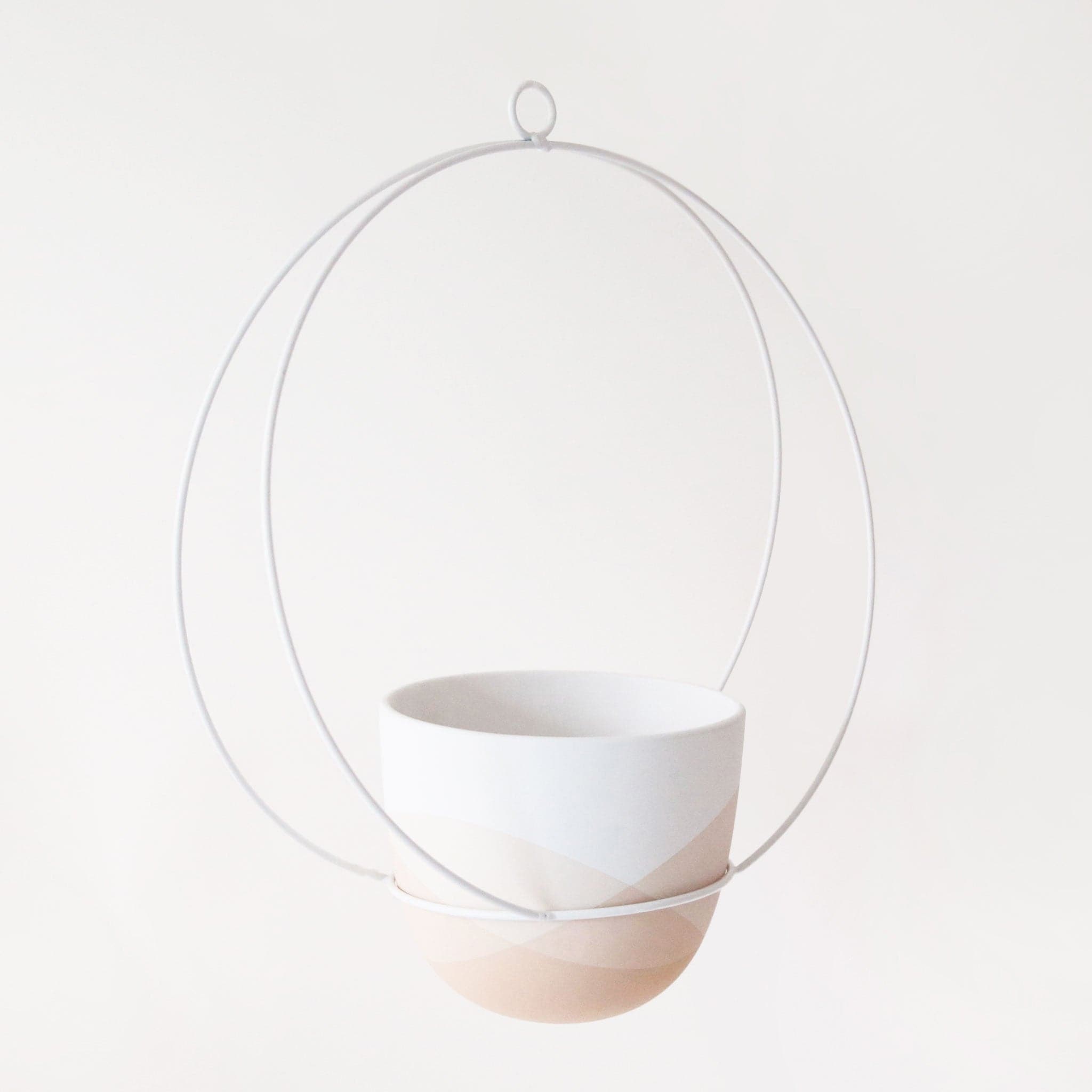 The simple silhouette of the Cloud Hanging Planter combines a stylish ombre finished pot with a white metal hanger to make a stunning backdrop for all your hanging plants.